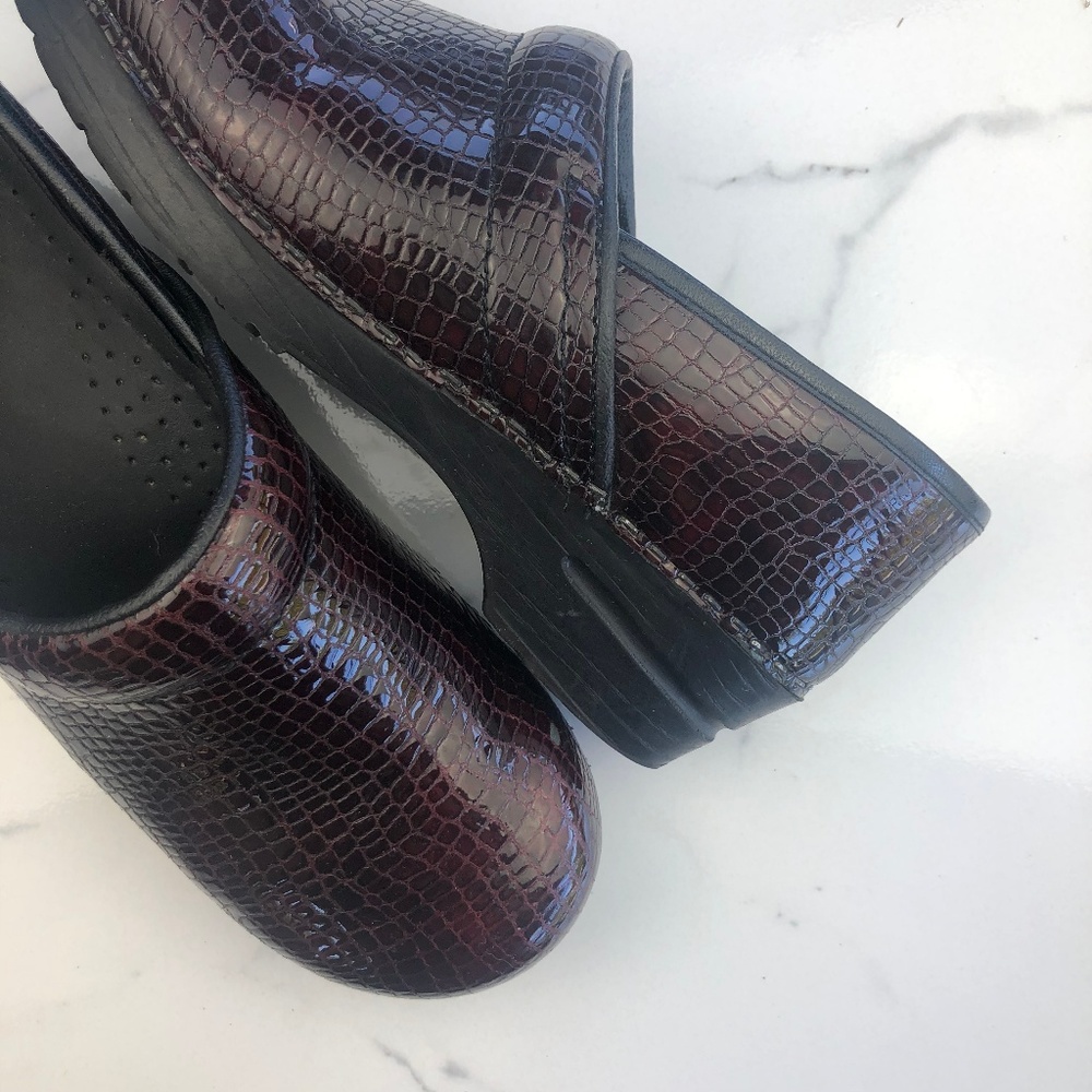 SANITA Croco Patent Leather Clog Sz 40